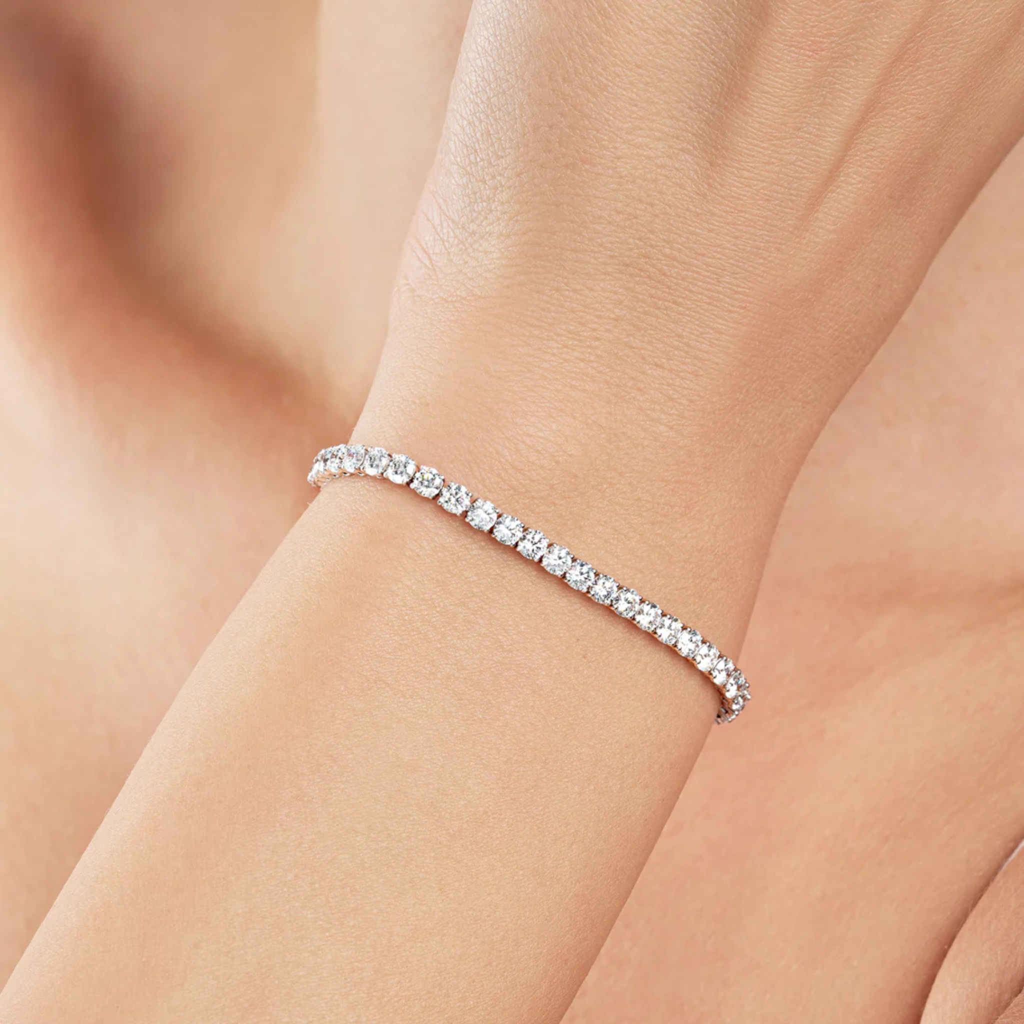 Classic 3.5mm Diamond Tennis Bracelet 18K White Gold - Natural Diamonds & Lab Grown Diamonds - Best prices for jewelry and diamonds. The best jewelry to shop in Dubai and Abu Dhabi - Dubai Tourism. Best Shopping in Dubai Mall - Fashion Avenue, Mall of Emirates, Dubai, Palm Jumeirah and UAE. Hip-hop custom jewelry and manufacturer supplier - diamond and gold wholesaler. The best place to visit in Dubai during vacation. Richie Gold & Diamond is located in Dubai Gold Souk