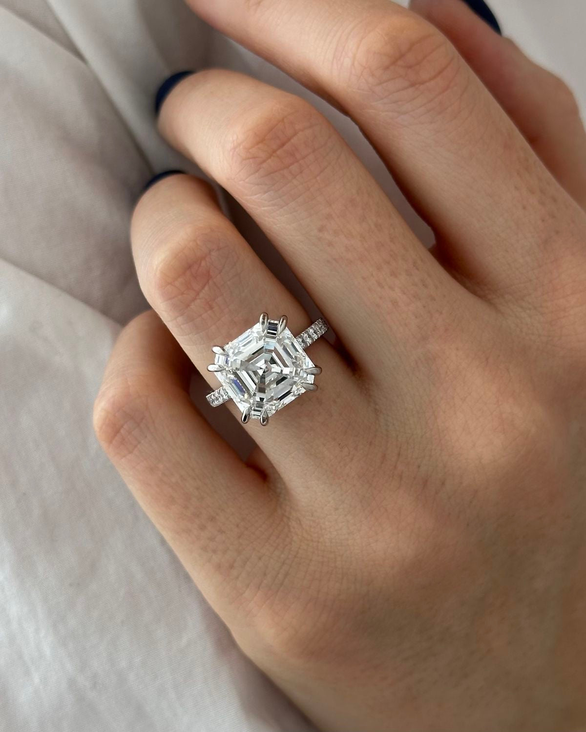 best asscher cut engagement rings, Dubai top quality engagement rings, best priced engagement rings dubai, natural diamond engagement rings dubai gold souk, lab grown diamond engagement rings dubai gold souk, best diamonds abu dhabi, best engagement rings UK and Australia